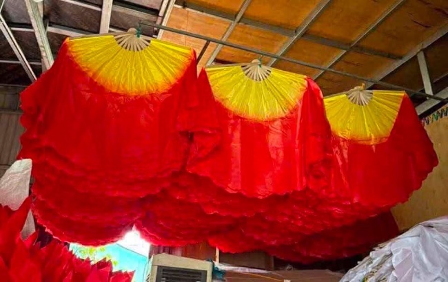 Thanh lý quạt múa biểu diễn cỡ lớn màu đỏ vàng cực đẹp giá rẻ